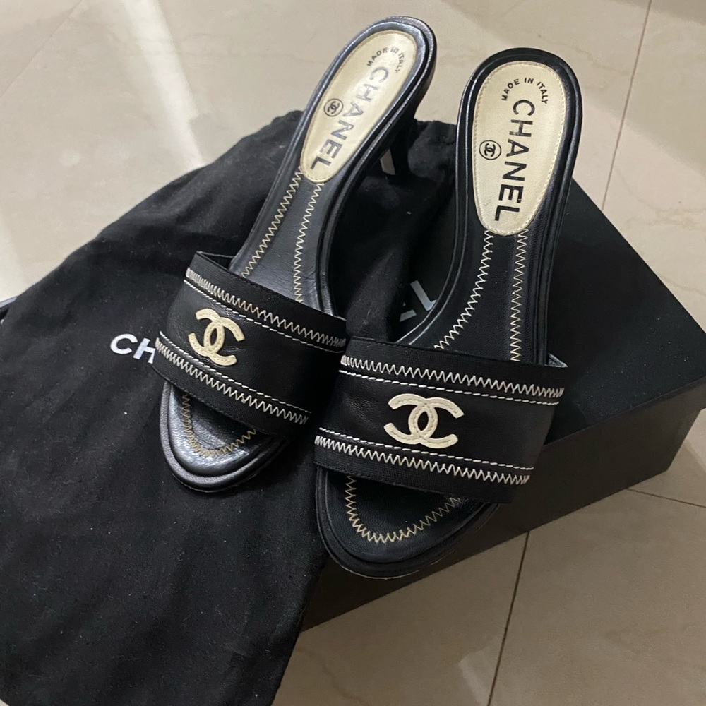 Chanel 1 inch heel with dust bag & box included